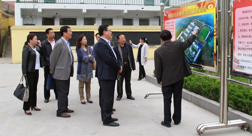 省厅专家组到我县进行国 家级农村职业教育和成人教育示范县验收