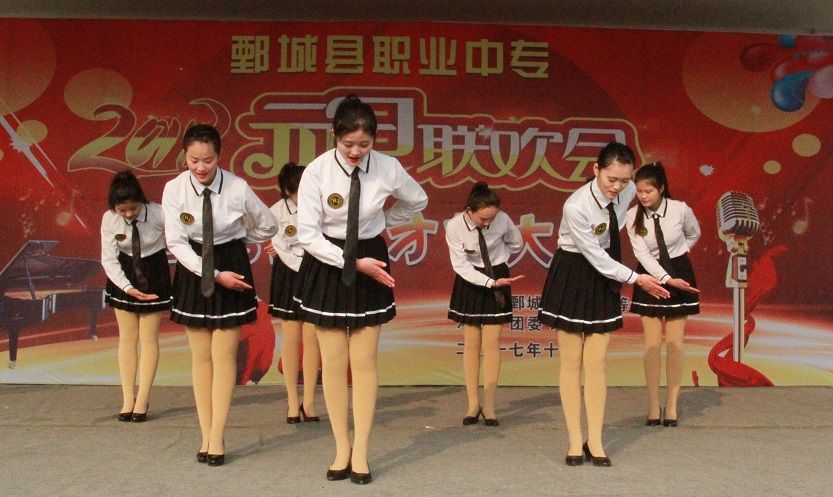 欢歌乐舞迎新年 齐心协力谱新篇