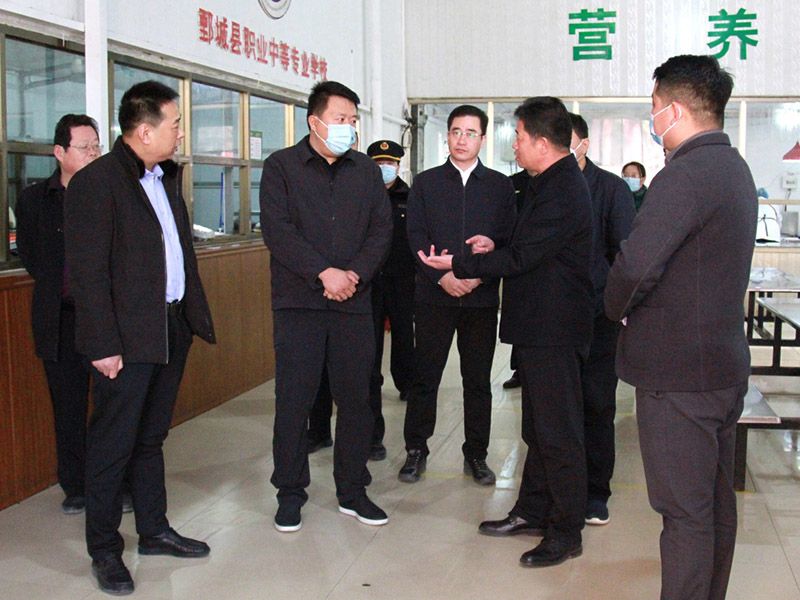 县长邓兆朋到多宝手机网页版登录入口开展食品安全实地调研活动